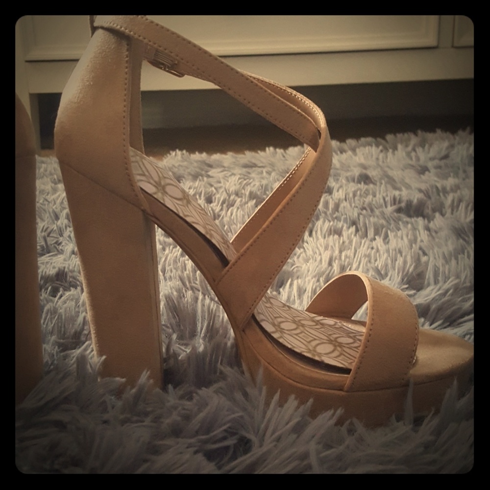 Shoedazzle Block Heels Nude